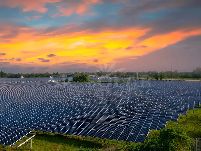100MW op de grond gemonteerde zonnepaneelsystemen in de VS